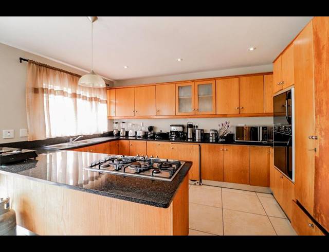 4 BEDROOM HOUSE FOR SALE IN KENSINGTON